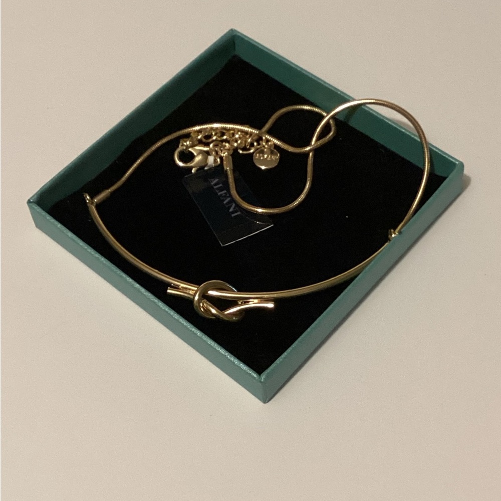 MACY DEPARTMENT STORE NECKLACE